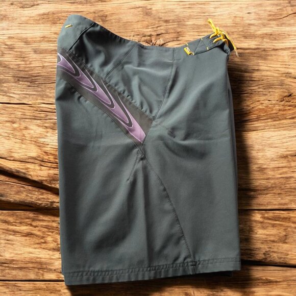 OAKLEY ( 34 ) Men's Swim Board Shorts Olive/ Purple Detail